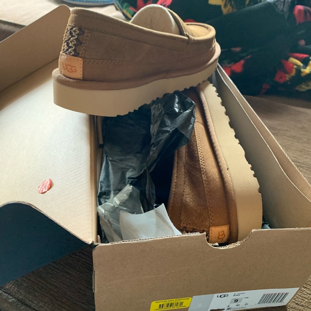 Men’s ugg new sz 9 shoes